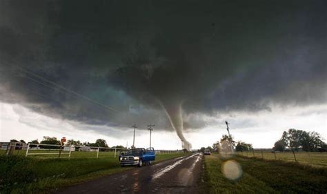 Killer Twister America Tornados Kill At Least To People In The