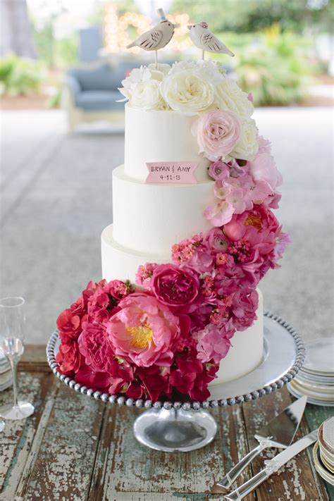 The wedding cake is often the focal point of a reception. 7 southern-wedding-ombre-wedding-cake