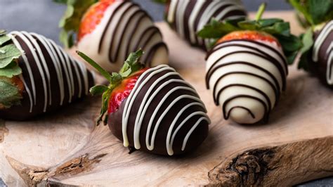 Black And White Chocolate Covered Strawberries