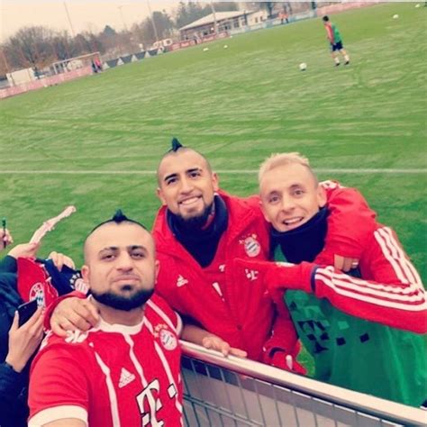 Artículos, fotos, videos, análisis y opinión sobre arturo vidal. Arturo Vidal verrät auf Twitter, wie es im Sommer mit ihm ...