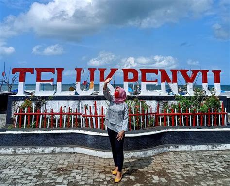 Pantai Teluk Penyu Cilacap