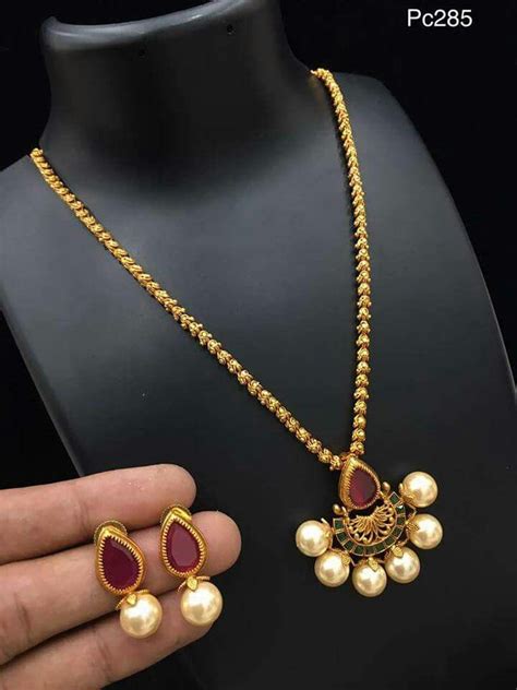 Traditional South Indian Gold Necklace Designs With Earrings