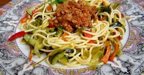 Y no sólo les resultó imposible a los infortunados capitalistas inducir a la gente a cocinar para ellos, lavar para ellos, lustrar sus botas, barrer sus habitaciones, o. Cocinando para ellos : ESPAGUETIS CON VERDURAS