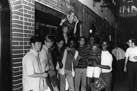 Stonewall La Histórica Noche En Que Los Gays Se Rebelaron En Un Bar De