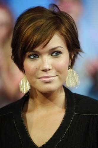 15 Best Hairstyles For Small Face Shapes To Try Right Now Styles At Life