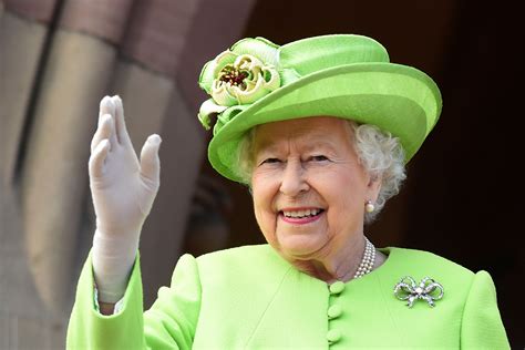 queen elizabeth returns to london from balmoral and her scotland holiday observer