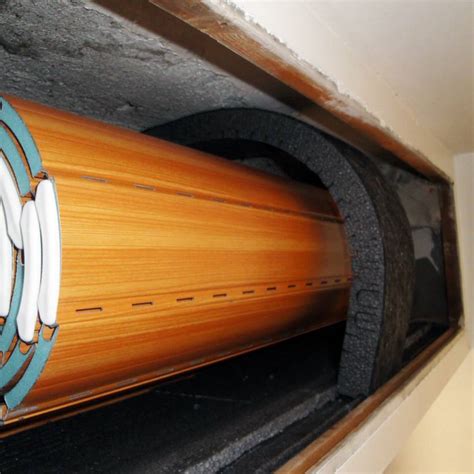 Specifiche per finestre per tetti, le tapparelle velux hanno resistenti lamelle in alluminio coibentato ed esistono in varie dimensioni e tipologie: » Isolante per cassonetti tapparelle