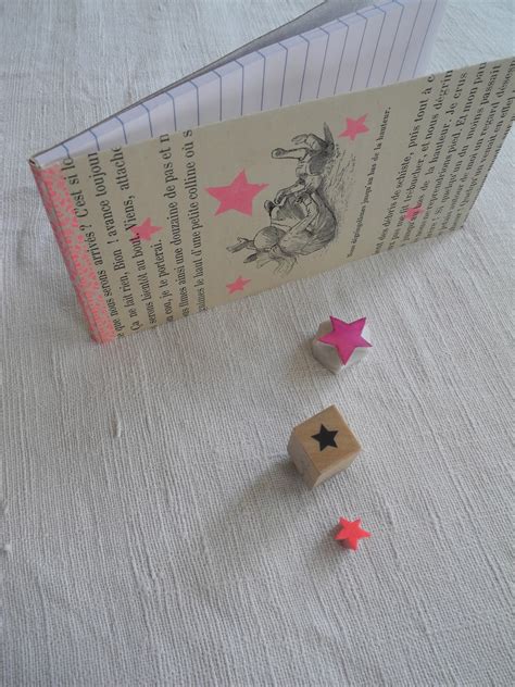 Bookish crafts to try now. One Bunting Away: DIY - 6 Paper crafts using old books