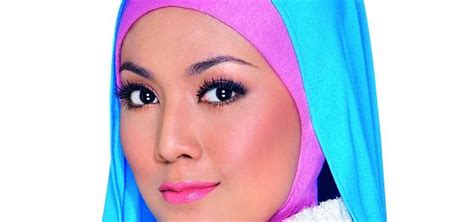 Shila amzah penyanyi wanita antarabangsa malaysia, kini muncul dengan single terbaru beliau berjudul tiada dirimu. 茜拉（Shila Amzah） - 歌手 - 网易云音乐