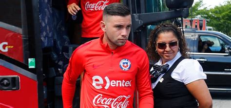 Eugenio esteban mena reveco is a chilean professional football player who was born on 18 july 1988 in viña del mar, chile. Eugenio Mena es detenido por manejar a exceso de velocidad ...