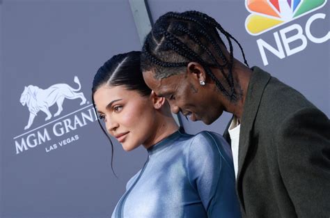 Travis Scott Leaves A Rare Comment On Kylie Jenners Instagram Billboard