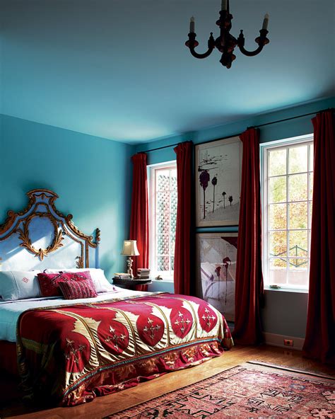 These bold and quirky red bedroom ideas are all you need to brighten up the mood in your bedroom and making it homier than before. 10 Chic Ways to Decorate in Red, White and Blue - Love ...