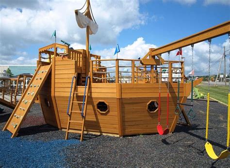 Give your little adventurer and his crew of miscreants a safe place to tire themselves out by installing this pirate ship playhouse in the backyard. Diy How To Build Pirate Ship Playhouse - WoodWorking ...