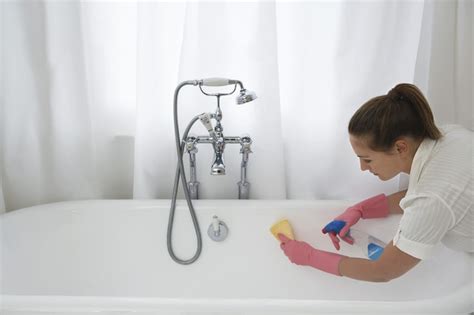How To Clean A Bathtub With Bleach Step By Step Loo Academy