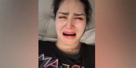 Video Sunny Leone Started Crying Bitterly With Her Husband Know What Is The Matter