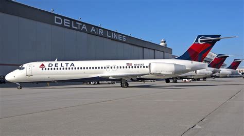 Delta Brings Boeings Smallest Jet Back To Sea Tac After Six Year