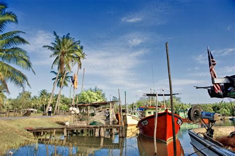 Lukisan pemandangan kampung nelayan pelukis kuat casmoro. Gambar Perkampung Nelayan Marang Travel Guide Makan Gambar ...