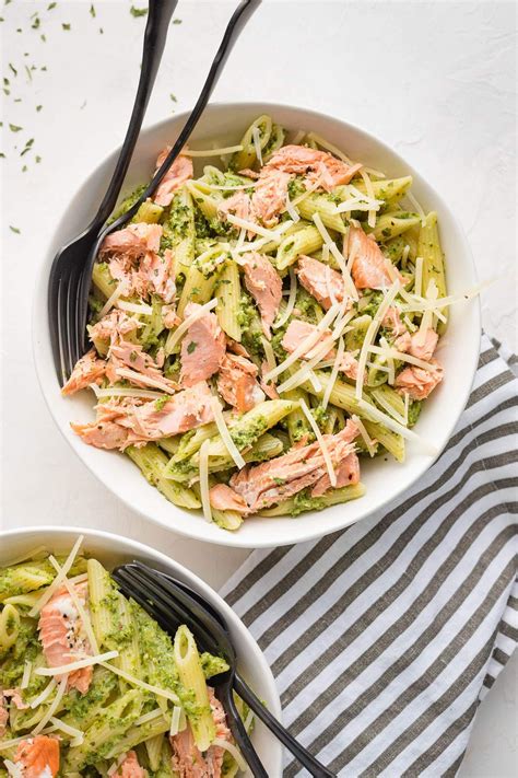This Salmon Pesto Pasta Recipe Is Delicious And Simple To Make It Uses A Handful Of Everyday