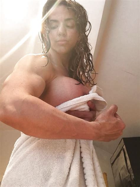 Me Muscle Bitch Tabbyanne Showing Off Big Tits Shower Porn Pictures