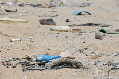 Hawaii S Beloved Beaches Are Covered In Huge Amounts Of Plastic Survey