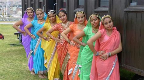 Qué Es El Sari La Vestimenta Típica De Las Mujeres De La India