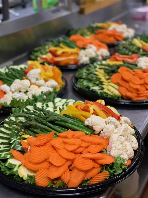 Colorful Crisp Vegetable Tray | Seasons Catering & Special Occasions