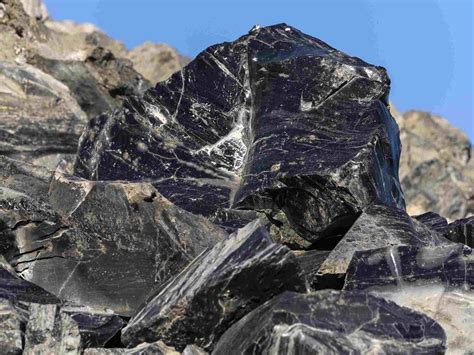 The Many Variations Of Obsidian Rock