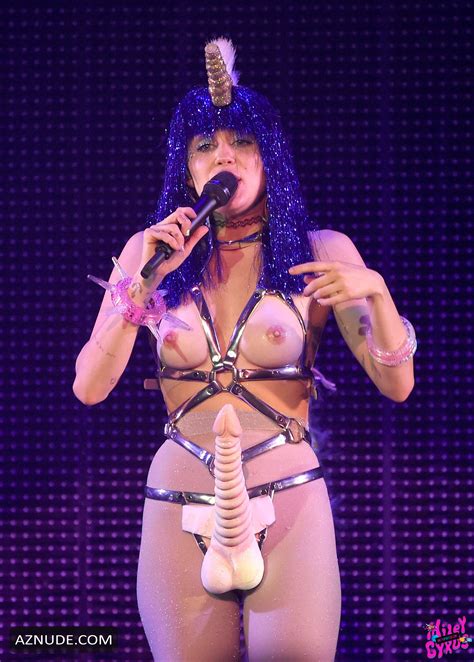 Miley Cyrus Sexy In Petz Tour In New York 28112015