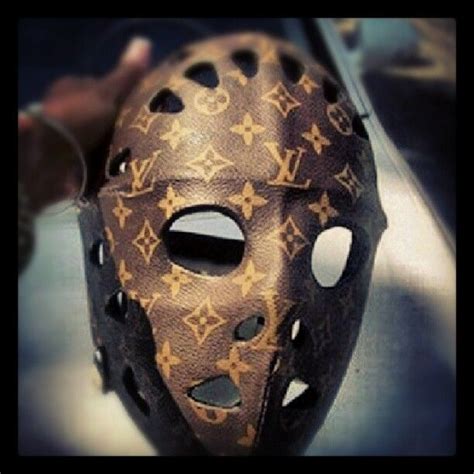 Mehr mit einem langen messer und einem mega berühmten serienkiller, der maske halloween grusel maske karnevalsmaske horrorfilm maske. Louis Vuitton does goalie masks...neat. | Louis vuitton ...