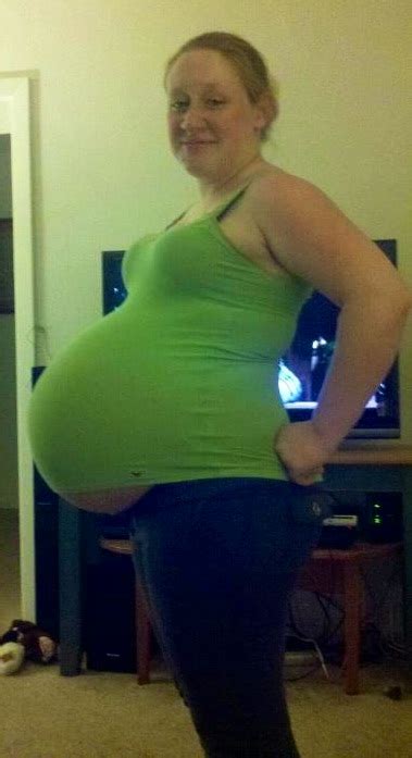 39 Weeks Pregnant Belly