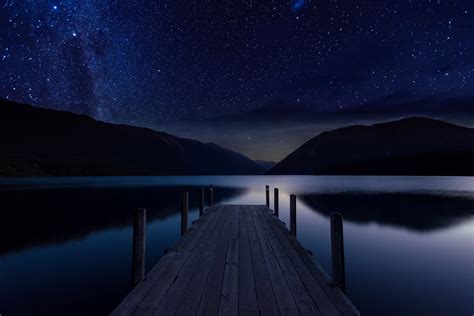 Звездная ночь на озере Обои на рабочий стол