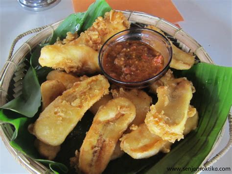 It is popular in indonesia, malaysia, singapore, and brunei. Pisang Goreng Sambal Roa by Sefin - Discover Your Indonesia