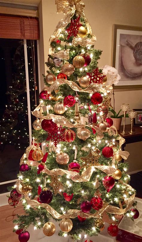 30 Gold Theme Christmas Tree