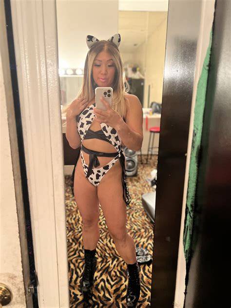 Sia Sex Work Podcast Host On Twitter Ummmmm This Outfit Though How Cute Am I 🥹🐮🐄