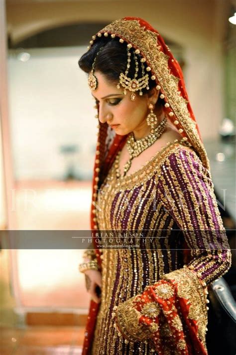 Pin By Eram Alam On Bollywood Style Desi Shaadi Pakistani Bridal Wear Desi Bride Pakistani