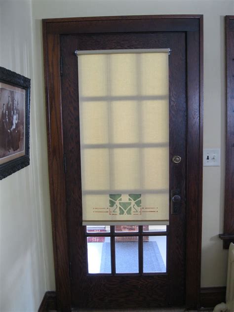 Arched windows, french doors and sidelights get their due with treatments that keep their beauty out in the open. Window Covering Ideas For Glass Front Doors | Door ...