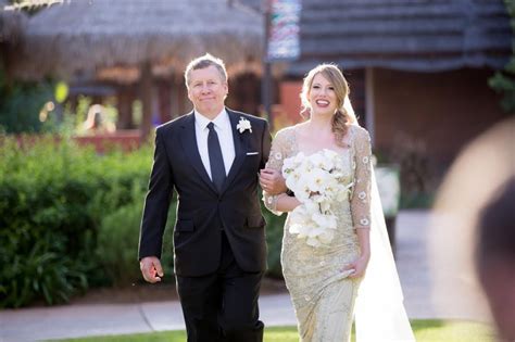 We share the best tips on how to take wedding photos to help you create a perfect wedding shoot. 14 Must Take Wedding Ceremony Photos | Coles Classroom