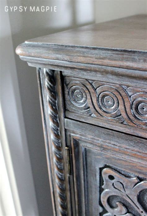 Unbelievable wood based primer that allows you to apply wood stain on painted surfaces,steel,laminate,etc. Winter White Glazed Cabinet | General Finishes Design Center