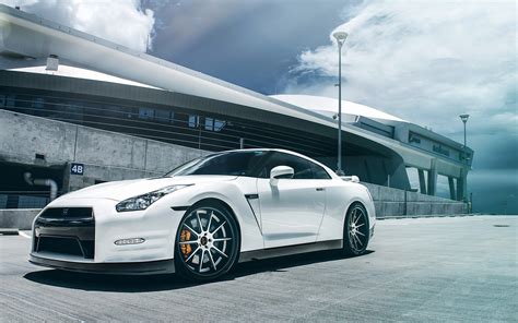 2560x1700 Car Nissan Gt R White Cars Wallpaper Coolwallpapersme