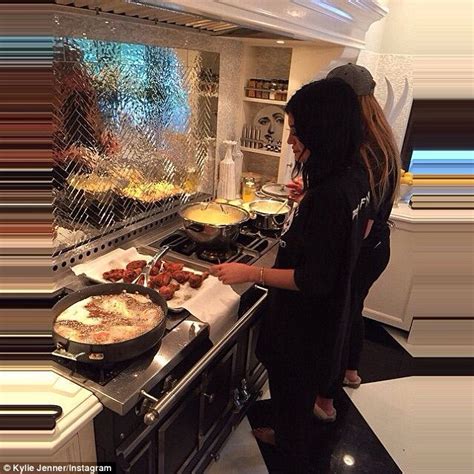 Kourtney Kardashian Reveals Kylie Jenner Is Cooking Thanksgiving Dinner