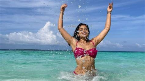 Drishyam Fame Actress Shriya Saran Bikini Look Raised The Internet Temperature दृश्यम फेम
