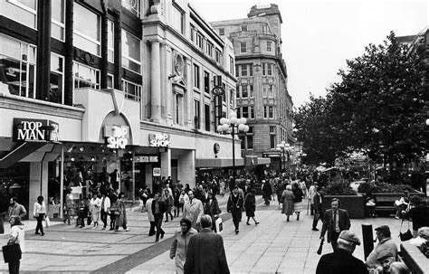 1980's liverpool including the iconic mersey ferry and st georges hall. IN PICTURES: Merseyside, The way we shopped - Liverpool Echo