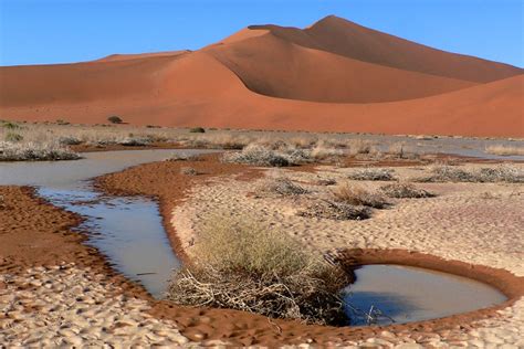 It is bordered by angola to the north, zambia to the northeast, botswana to the east, south africa to the southeast and south. Reise Namibia
