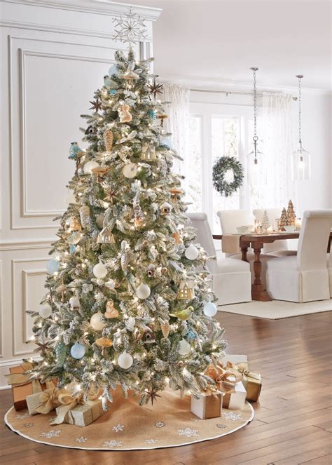 Our Editors Share Their Best Kept Secrets For Trimming A Christmas Tree