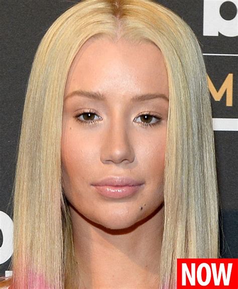 iggy azalea takes selfie with the cosmetic surgeon who did her boob job daily mail online