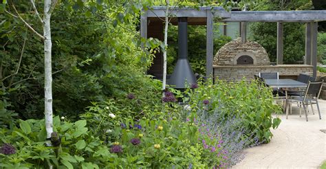 Contemporary Surrey Garden With Outdoor Kitchen