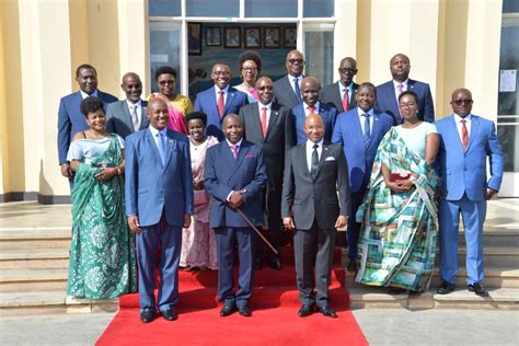 Forums pour discuter de gouvernement, voir ses formes composées, des exemples et poser vos questions. Burundi : La photo du nouveau gouvernement - NDAYISHIMIYE ...