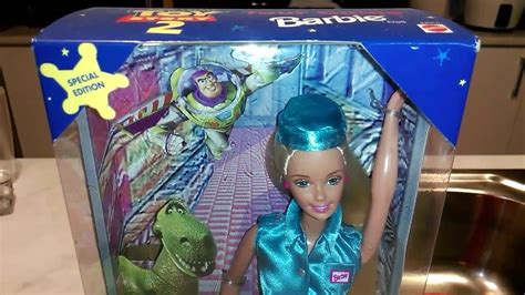 Potato head, rex, and slinky dog are lost, they drive by the pink aisle where she and all the other barbies are partying in. BARBIE COLLECTOR TOY STORY 2 TOUR GUIDE BARBIE BOX VIEW - YouTube