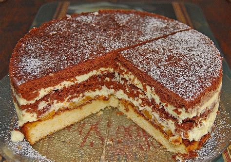 Eine cremige torte ohne backen mit äpfeln und eierlikör | dr. Meine Eierlikör - Torte | Kuchen und torten rezepte ...