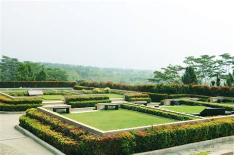 Established in january 2007, san diego hills is the first cemetery in indonesia that combines the elegant cemetery concept of forest lawn with indonesian cultures. Begini Cara Pesan Makam Mewah San Diego Hills Berikut ...